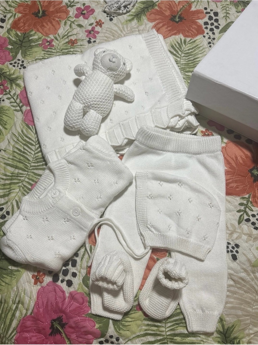 Loomsake 6-Piece Pointelle Sweater Gift Set 0-3 Months